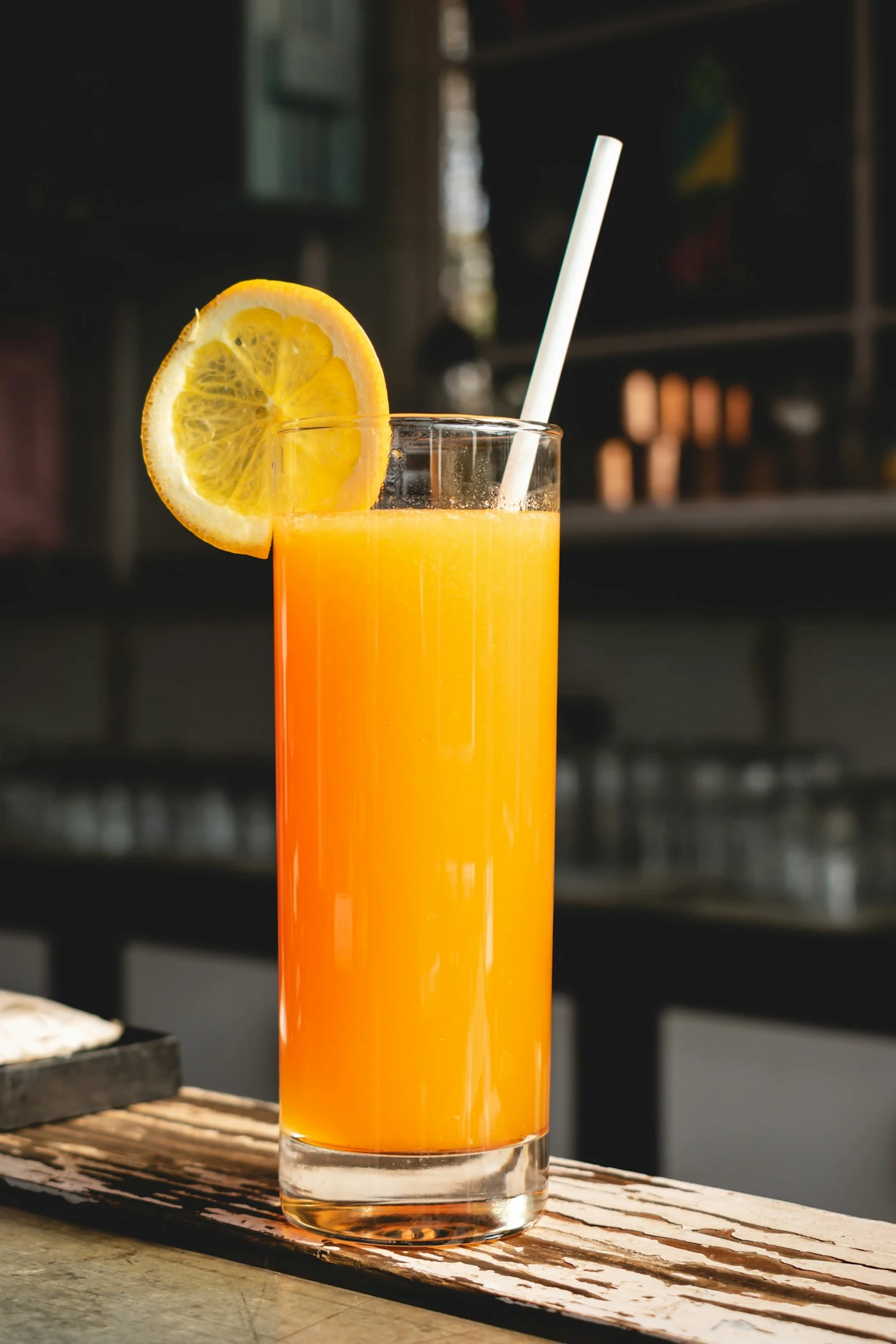 Suco de laranja natural servido em copo
